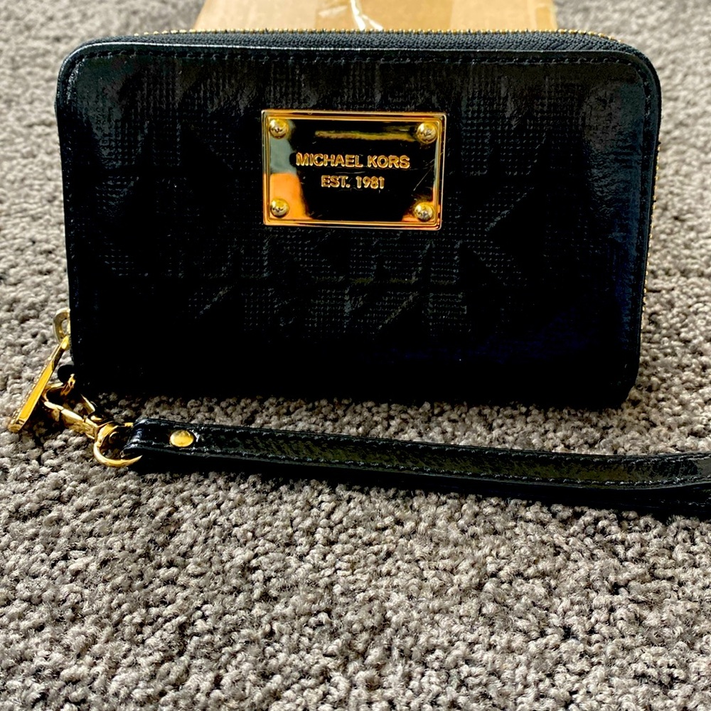 Michael kors wallet/ wristlet